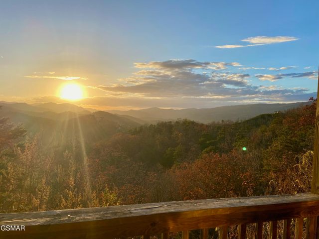 10581060 Pinecrest Way, Sevierville, TN 37862