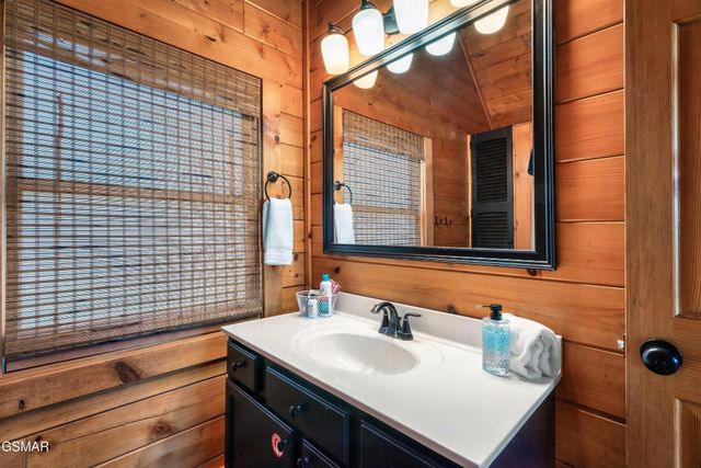 10581060 Pinecrest Way, Sevierville, TN 37862