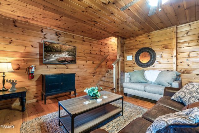 10581060 Pinecrest Way, Sevierville, TN 37862