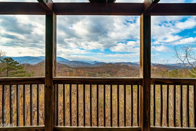10581060 Pinecrest Way, Sevierville, TN 37862