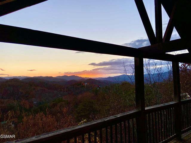 10581060 Pinecrest Way, Sevierville, TN 37862