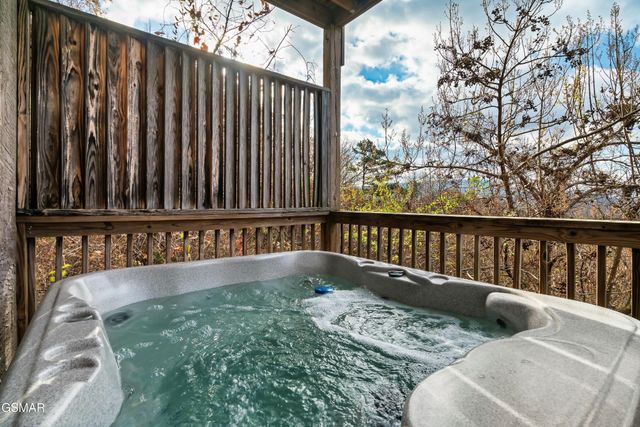 10581060 Pinecrest Way, Sevierville, TN 37862