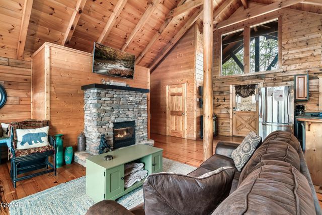 10581060 Pinecrest Way, Sevierville, TN 37862