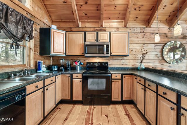 10581060 Pinecrest Way, Sevierville, TN 37862