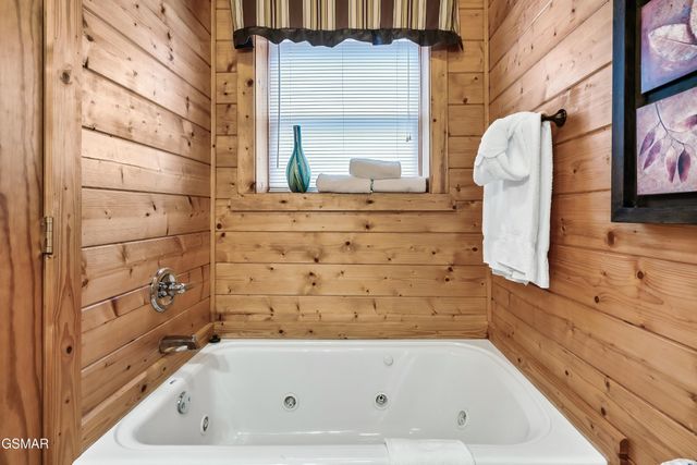 10581060 Pinecrest Way, Sevierville, TN 37862