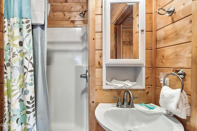 10581060 Pinecrest Way, Sevierville, TN 37862
