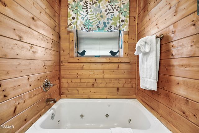 10581060 Pinecrest Way, Sevierville, TN 37862