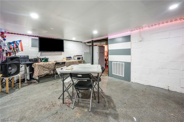 475 Homewood Avenue SE, Warren, OH 44483