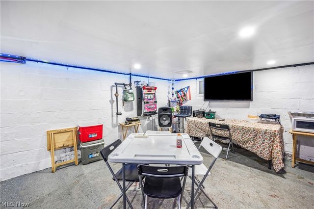 475 Homewood Avenue SE, Warren, OH 44483