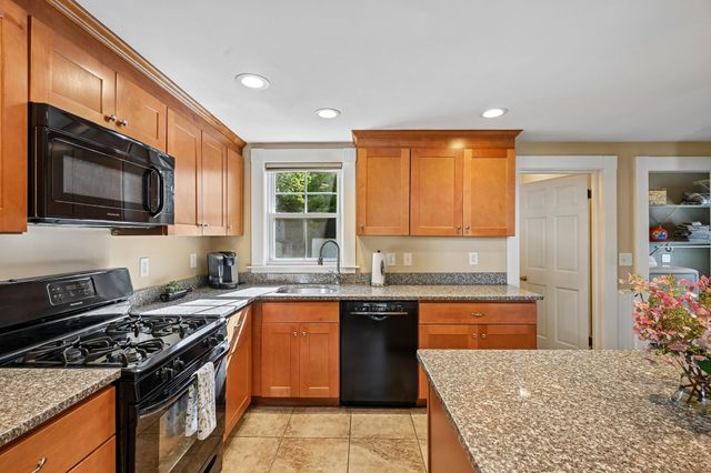 18 Highland Ave, Chelmsford, MA 01863