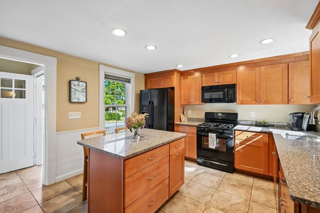 18 Highland Ave, Chelmsford, MA 01863