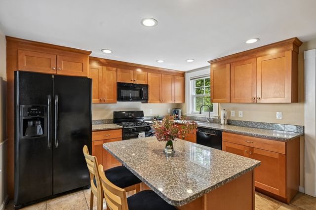 18 Highland Ave, Chelmsford, MA 01863