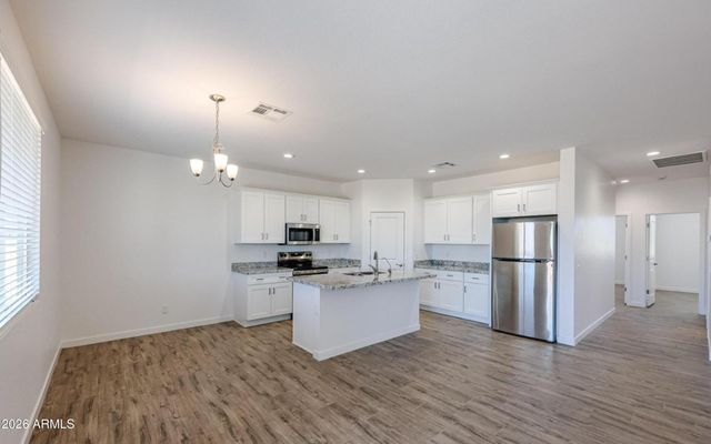 812 E IRVINE Road, Phoenix, AZ 85086