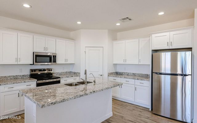 812 E IRVINE Road, Phoenix, AZ 85086