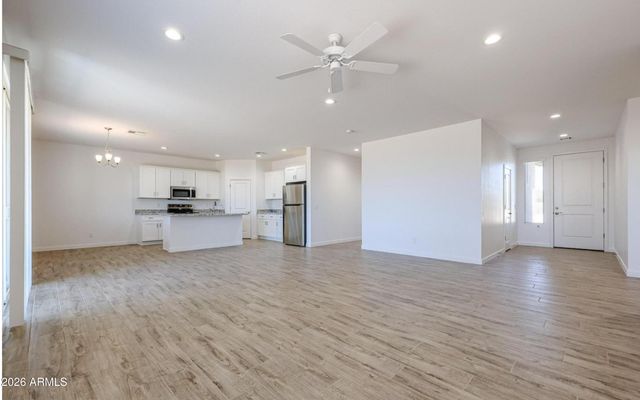812 E IRVINE Road, Phoenix, AZ 85086