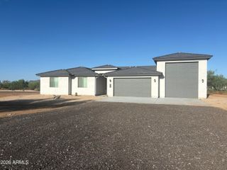 812 E IRVINE Road, Phoenix, AZ 85086