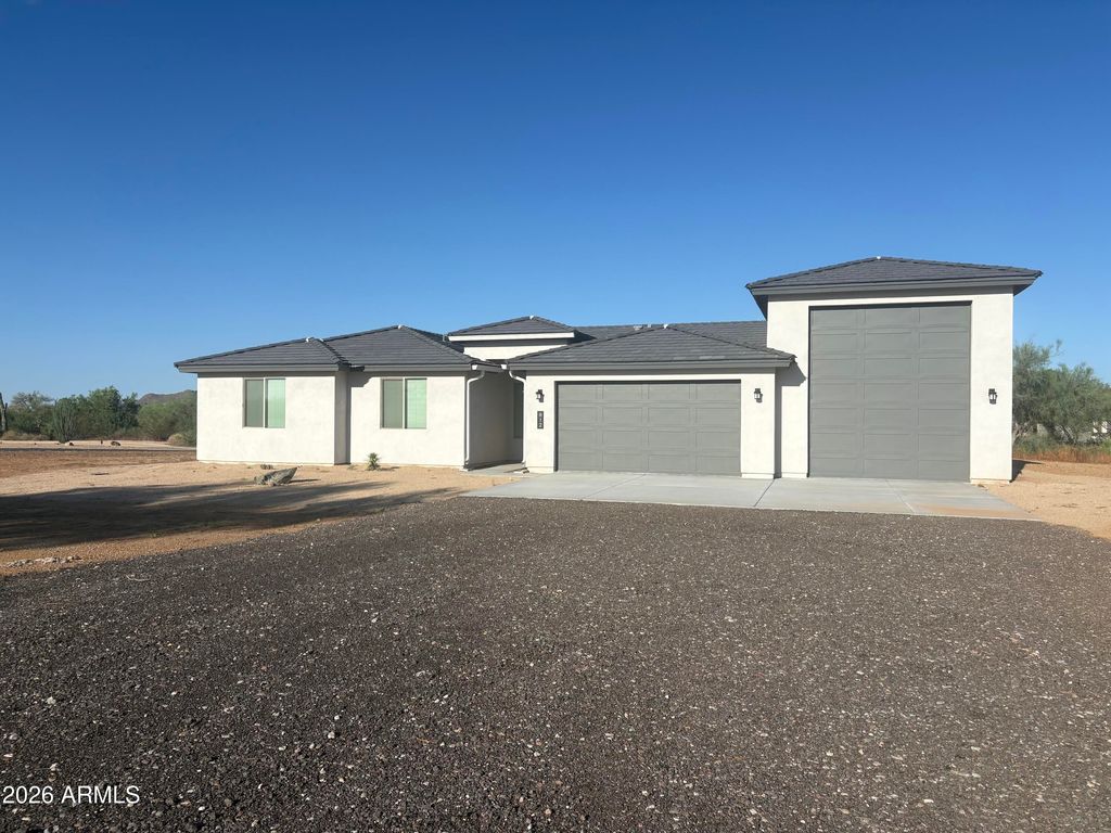 812 E IRVINE Road, Phoenix, AZ 85086 — exterior