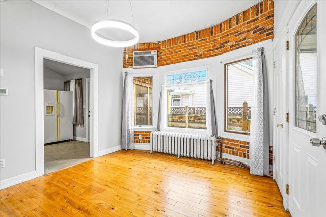 829 Lawson Avenue E, Saint Paul, MN 55106