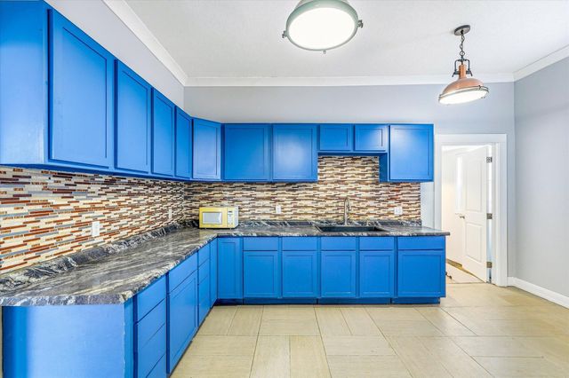 829 Lawson Avenue E, Saint Paul, MN 55106