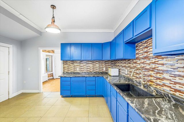 829 Lawson Avenue E, Saint Paul, MN 55106