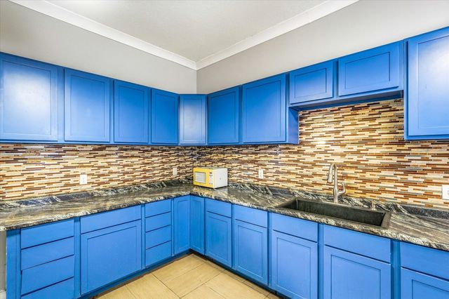 829 Lawson Avenue E, Saint Paul, MN 55106