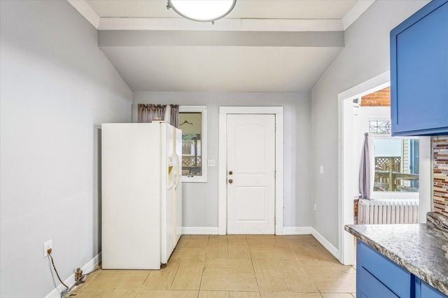 829 Lawson Avenue E, Saint Paul, MN 55106