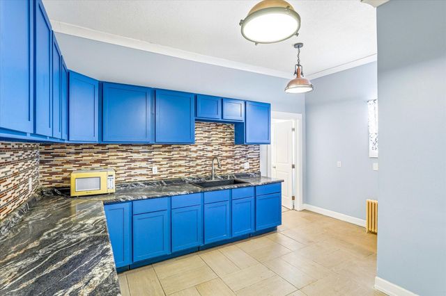 829 Lawson Avenue E, Saint Paul, MN 55106