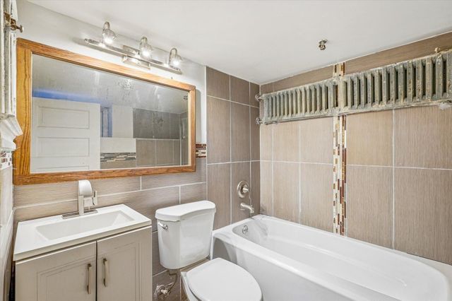 829 Lawson Avenue E, Saint Paul, MN 55106