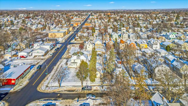 829 Lawson Avenue E, Saint Paul, MN 55106