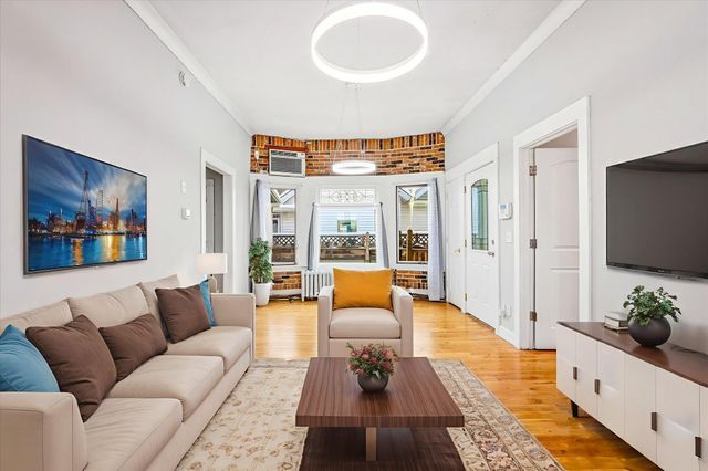 829 Lawson Avenue E, Saint Paul, MN 55106