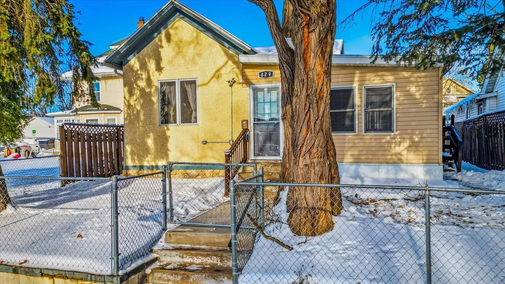 829 Lawson Avenue E, Saint Paul, MN 55106
