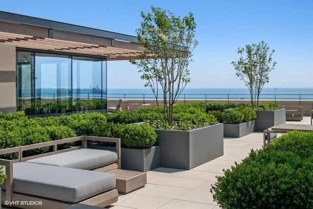 61 E Banks Street 307, Chicago, IL 60610