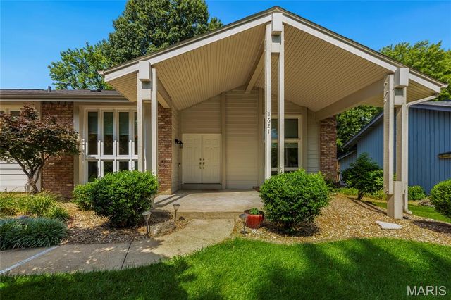 1621 Long Leaf Circle, St Louis, MO 63146