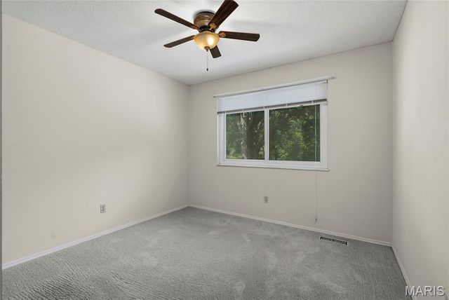 1621 Long Leaf Circle, St Louis, MO 63146