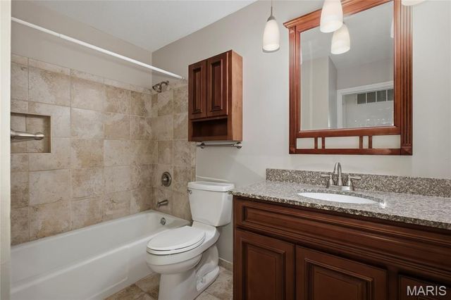 1621 Long Leaf Circle, St Louis, MO 63146