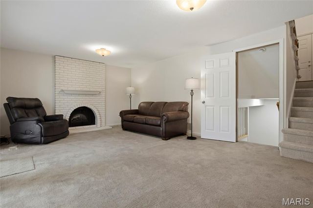 1621 Long Leaf Circle, St Louis, MO 63146