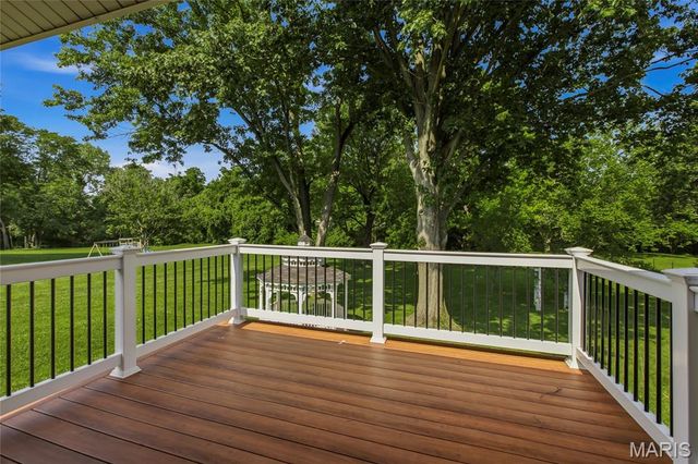 1621 Long Leaf Circle, St Louis, MO 63146