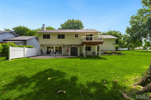 1621 Long Leaf Circle, St Louis, MO 63146