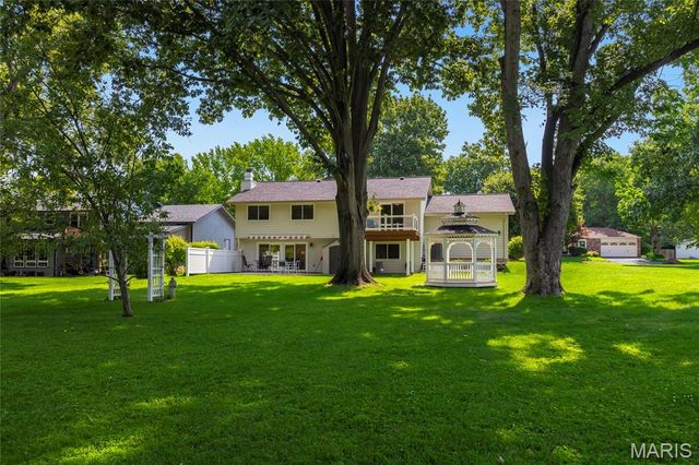 1621 Long Leaf Circle, St Louis, MO 63146