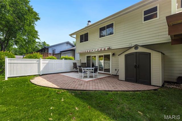 1621 Long Leaf Circle, St Louis, MO 63146