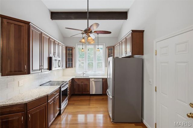 1621 Long Leaf Circle, St Louis, MO 63146