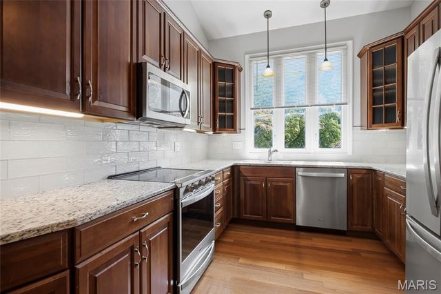1621 Long Leaf Circle, St Louis, MO 63146