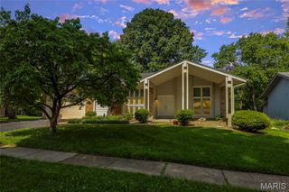 1621 Long Leaf Circle, St Louis, MO 63146