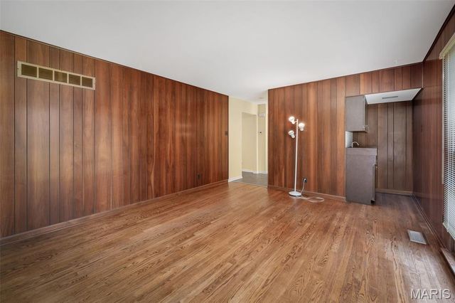 10465 Gregory Court, St Louis, MO 63128