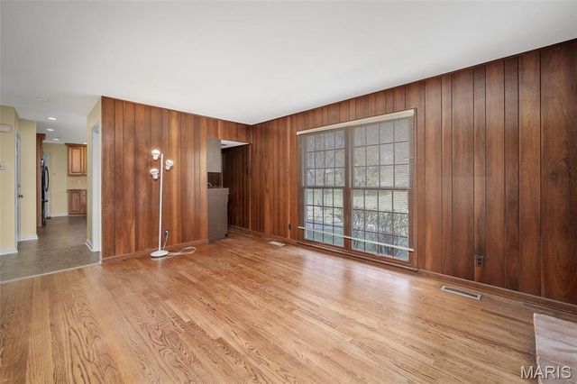 10465 Gregory Court, St Louis, MO 63128