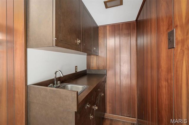 10465 Gregory Court, St Louis, MO 63128