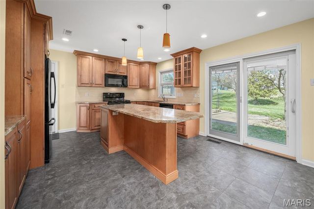 10465 Gregory Court, St Louis, MO 63128