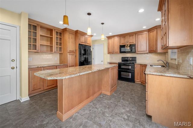 10465 Gregory Court, St Louis, MO 63128