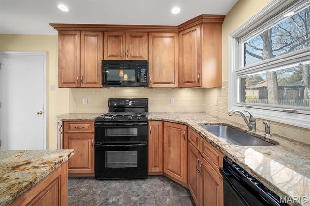 10465 Gregory Court, St Louis, MO 63128