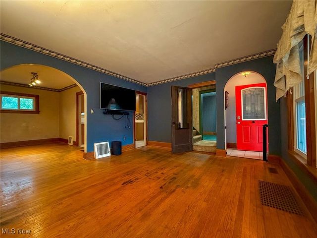 221 N Market Street, Lodi, OH 44254